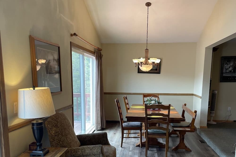 Photo of Livingroom in Crestline