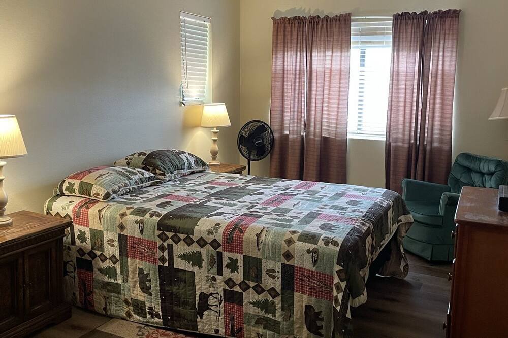 Photo of Bedroom in Crestline