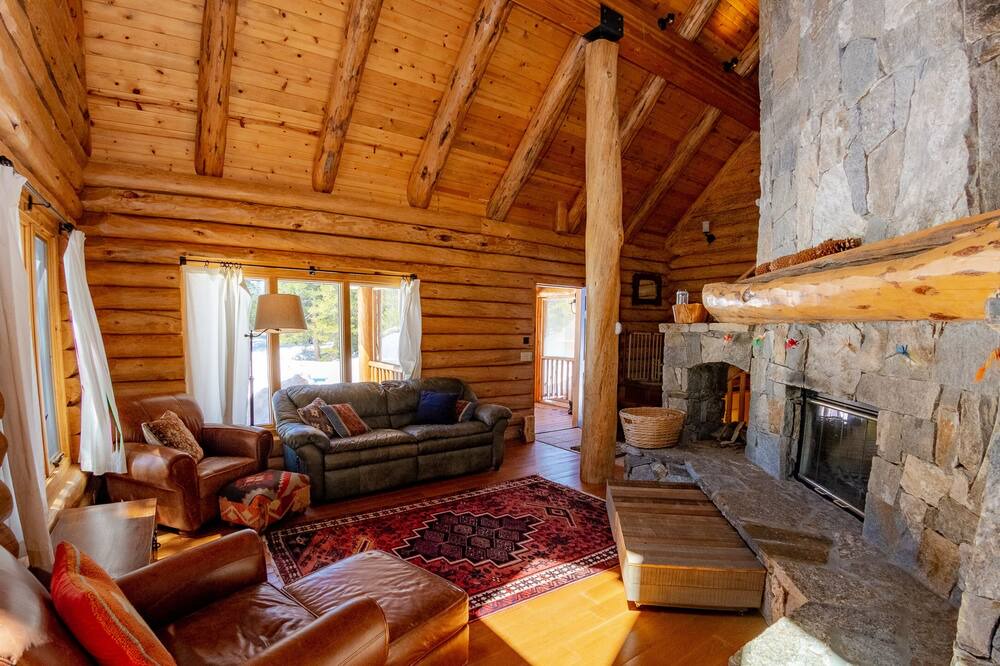 Photo of Livingroom in Pioneer
