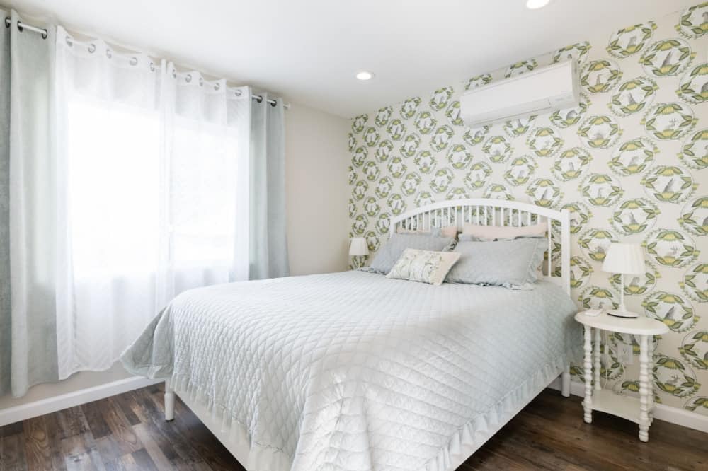 Photo of Bedroom in East Palo Alto