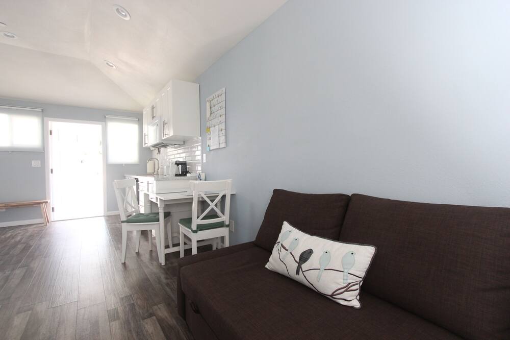 Photo of Livingroom in East Palo Alto