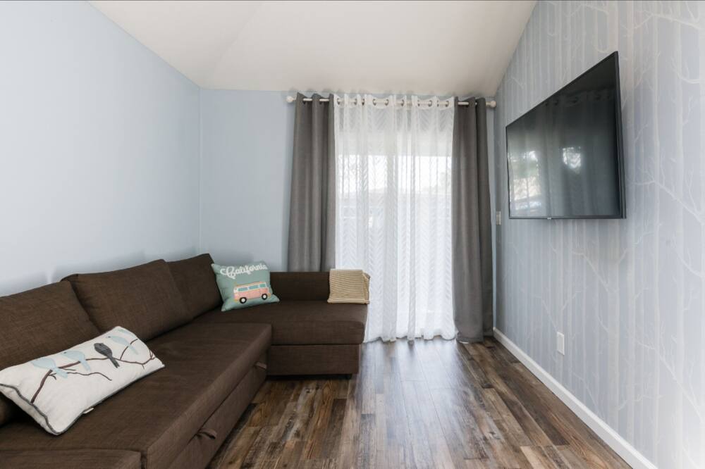 Photo of Livingroom in East Palo Alto