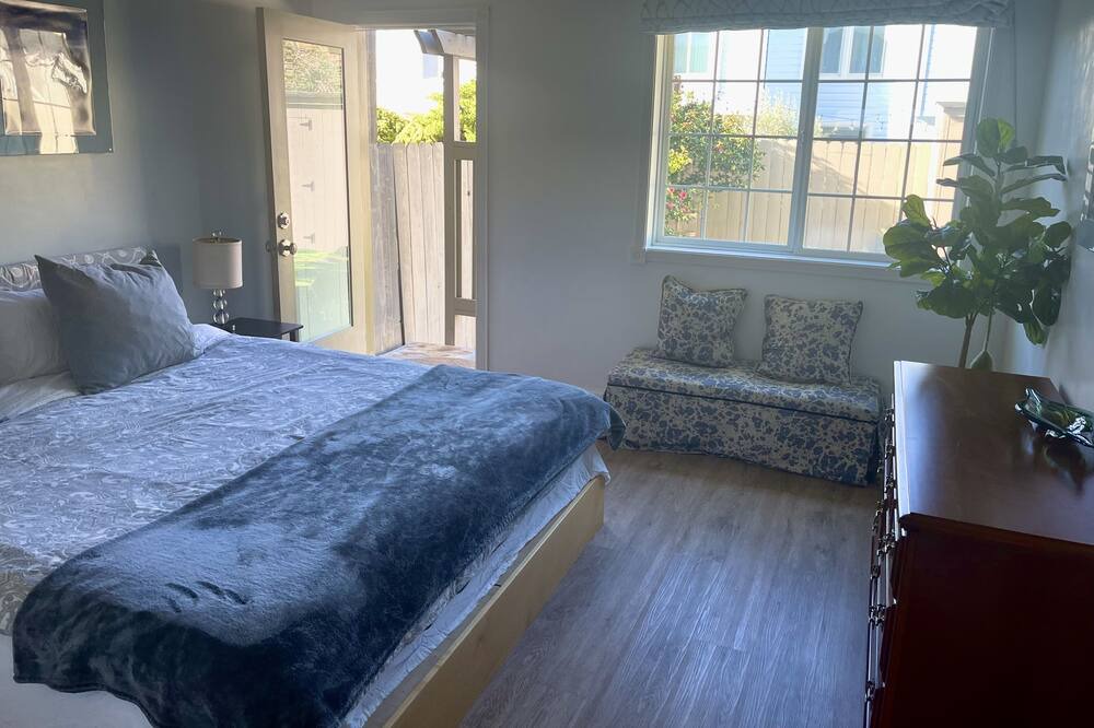 Photo of Bedroom in Outer Mission