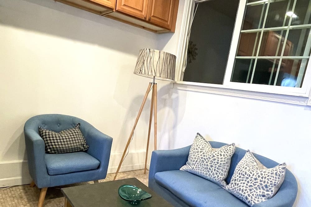 Photo of Livingroom in Outer Mission