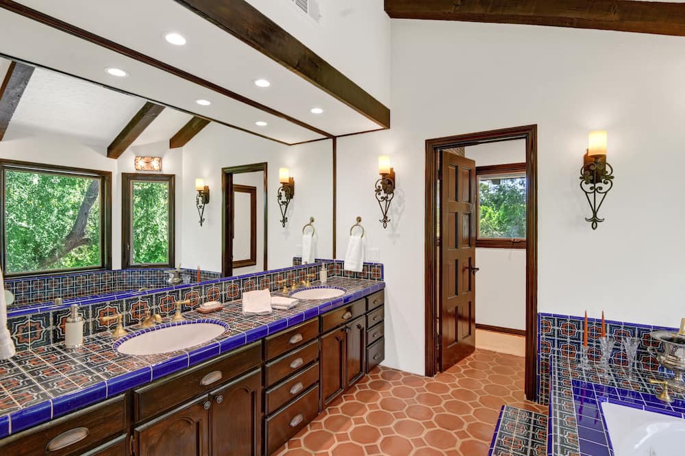Photo of Bathroom in The Mesa