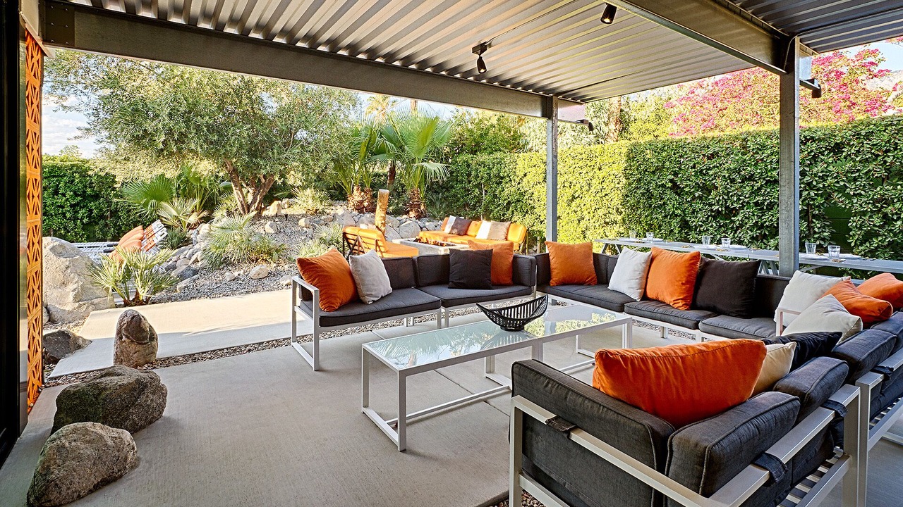 Photo of Patio Balcony in Racquet Club Estates