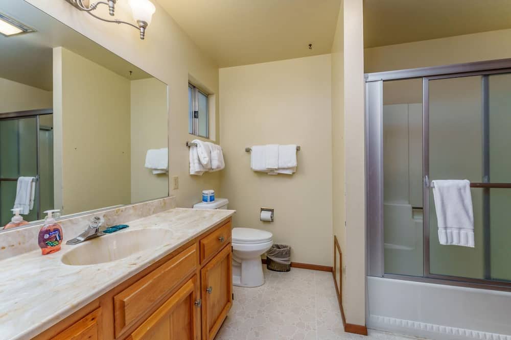 Photo of Bathroom in Yosemite West