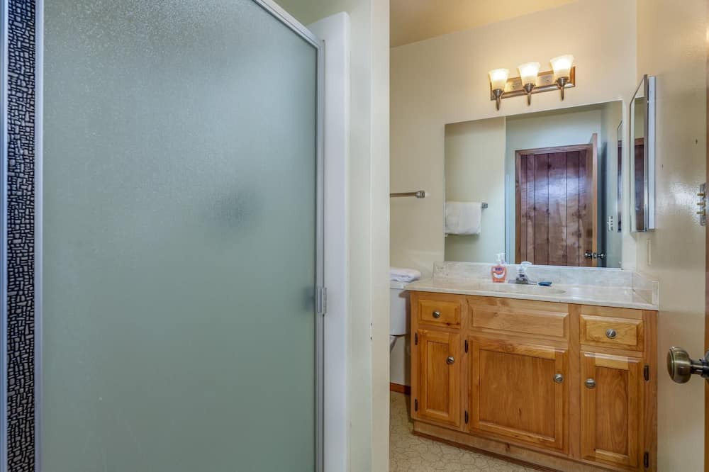 Photo of Bathroom in Yosemite West