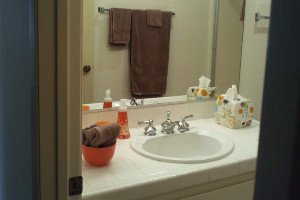 Photo of Bathroom in Araby