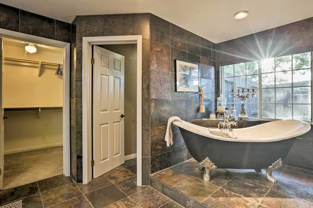 Photo of Bathroom in Lincoln Acres