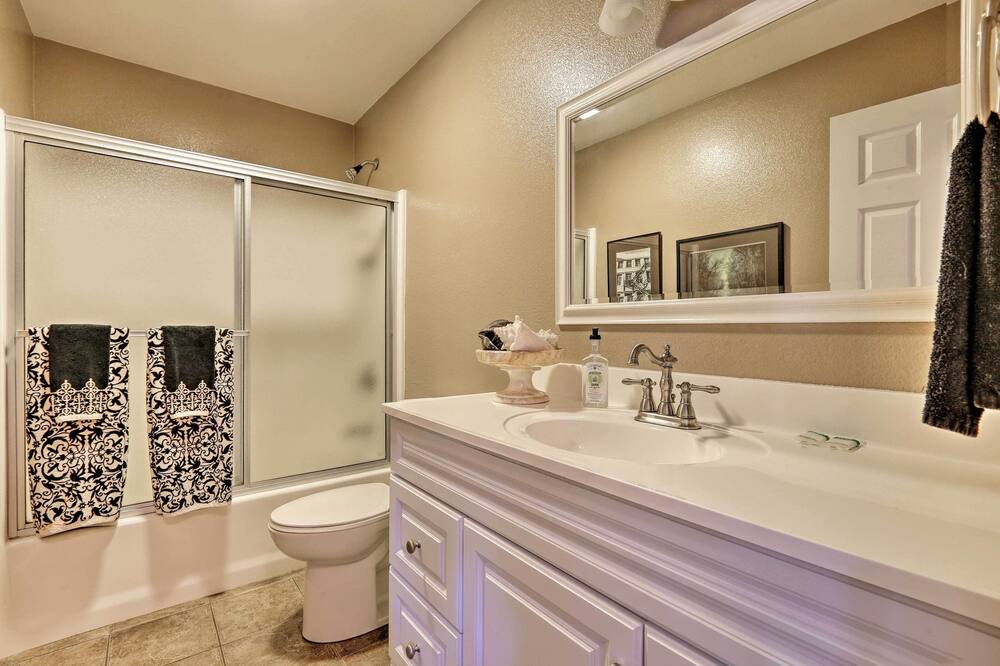 Photo of Bathroom in Lincoln Acres