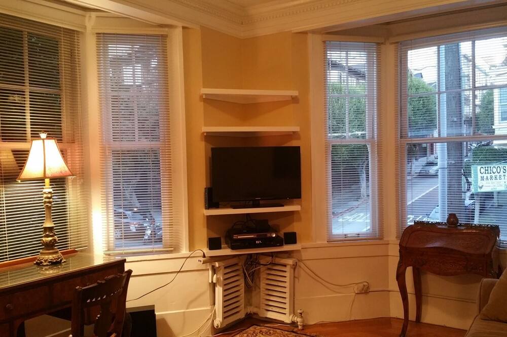 Photo of Livingroom in Nob Hill