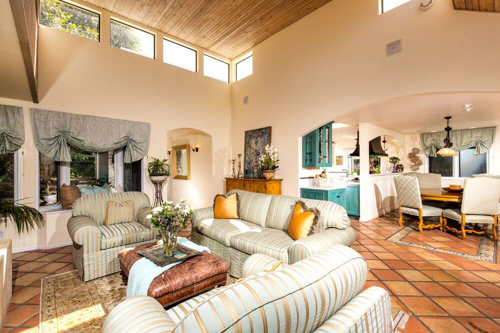 Photo of Livingroom in Del Mar Heights