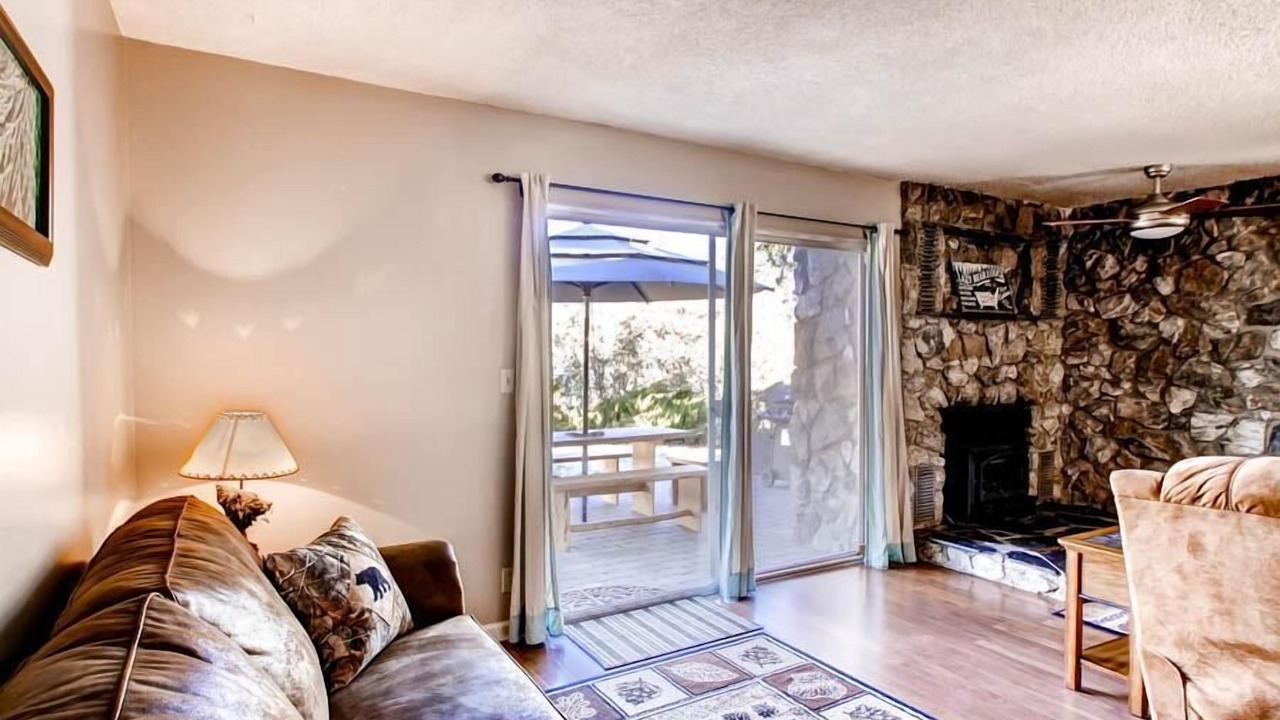 Photo of Livingroom in Oakhurst