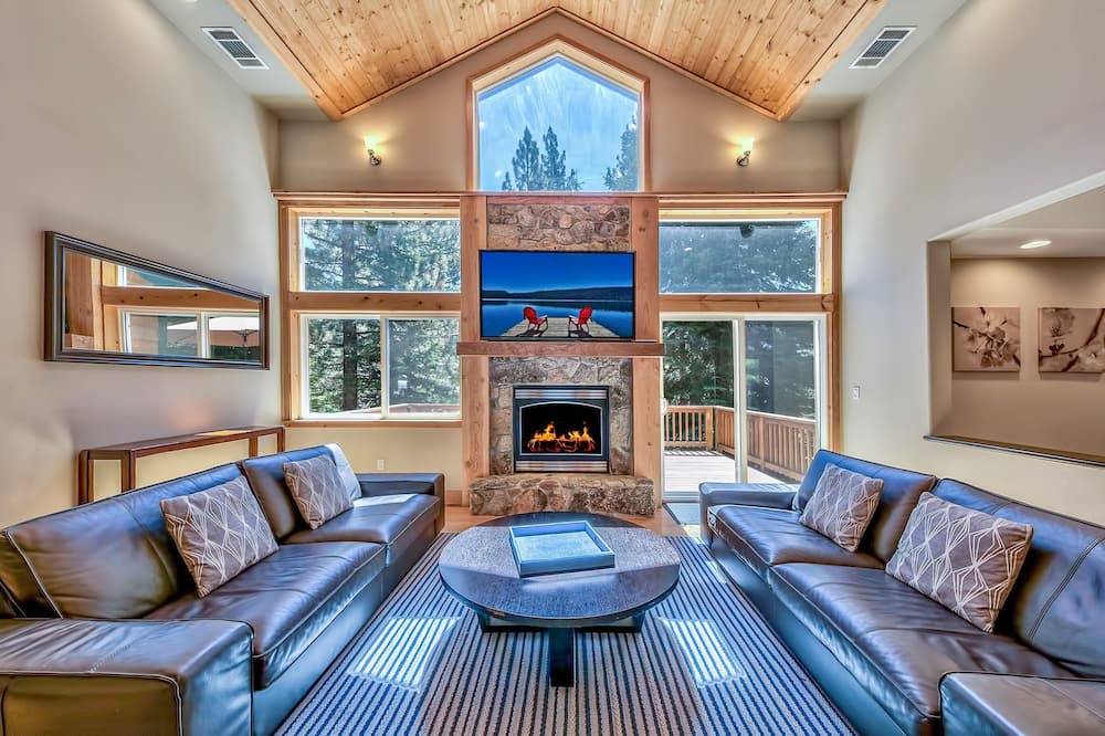 Photo of Bedroom in Country Club Estates