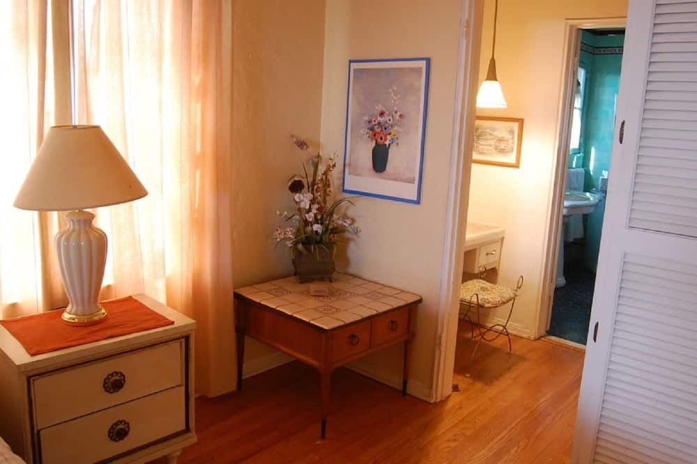 Photo of Bedroom in Los Feliz