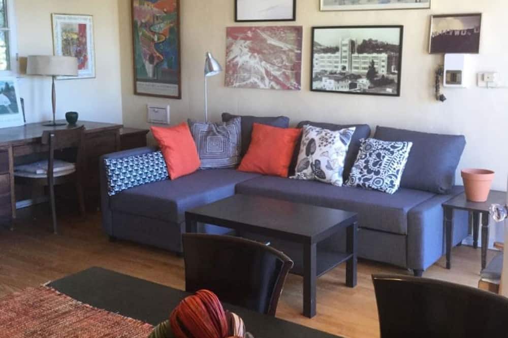 Photo of Bedroom in Los Feliz