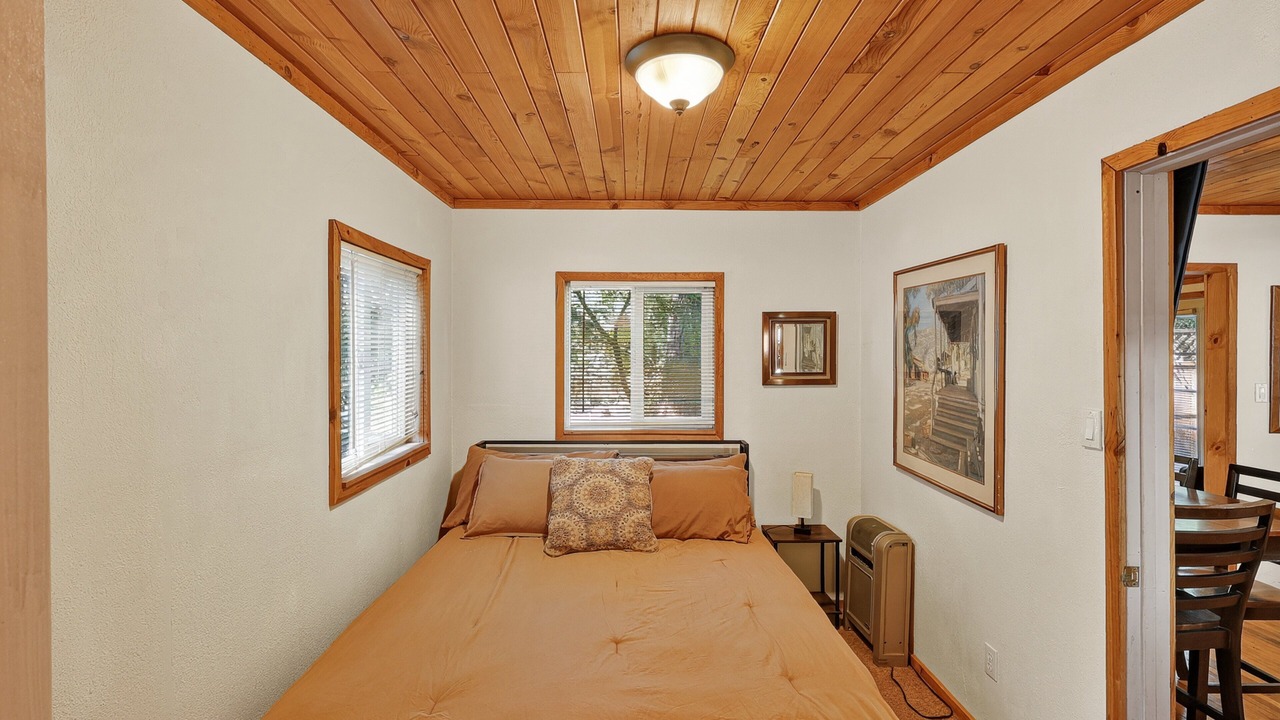 Photo of Bedroom in Cobb