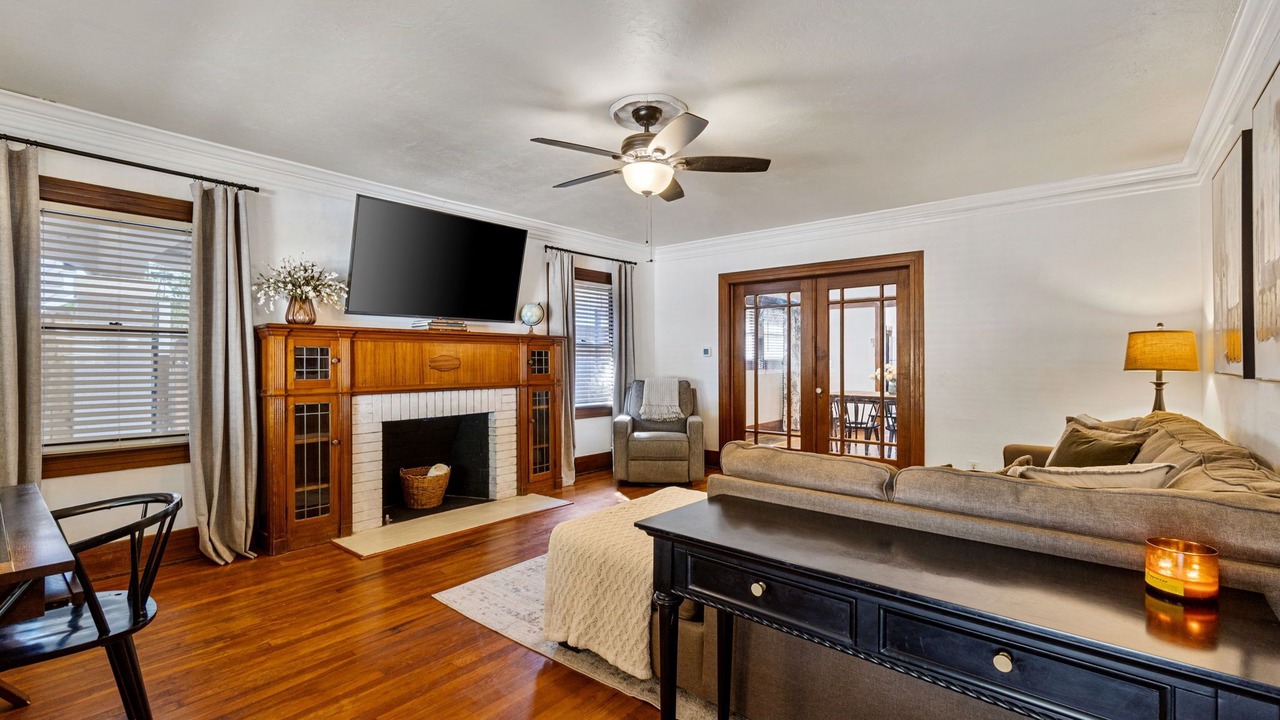 Photo of Livingroom in Tower District