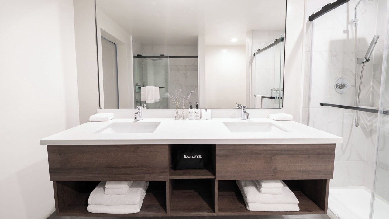 Photo of Bathroom in Wilshire Center