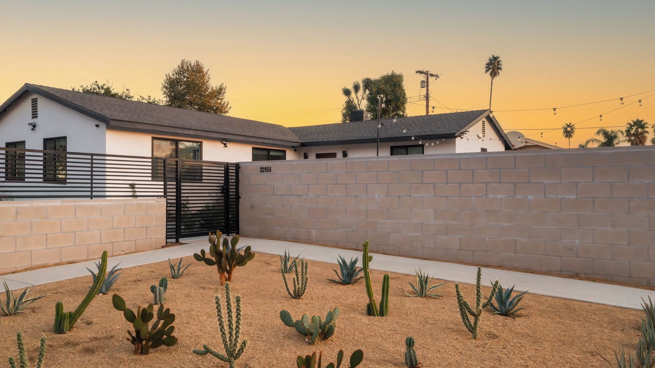 Photo of Outdoor in Canoga Park