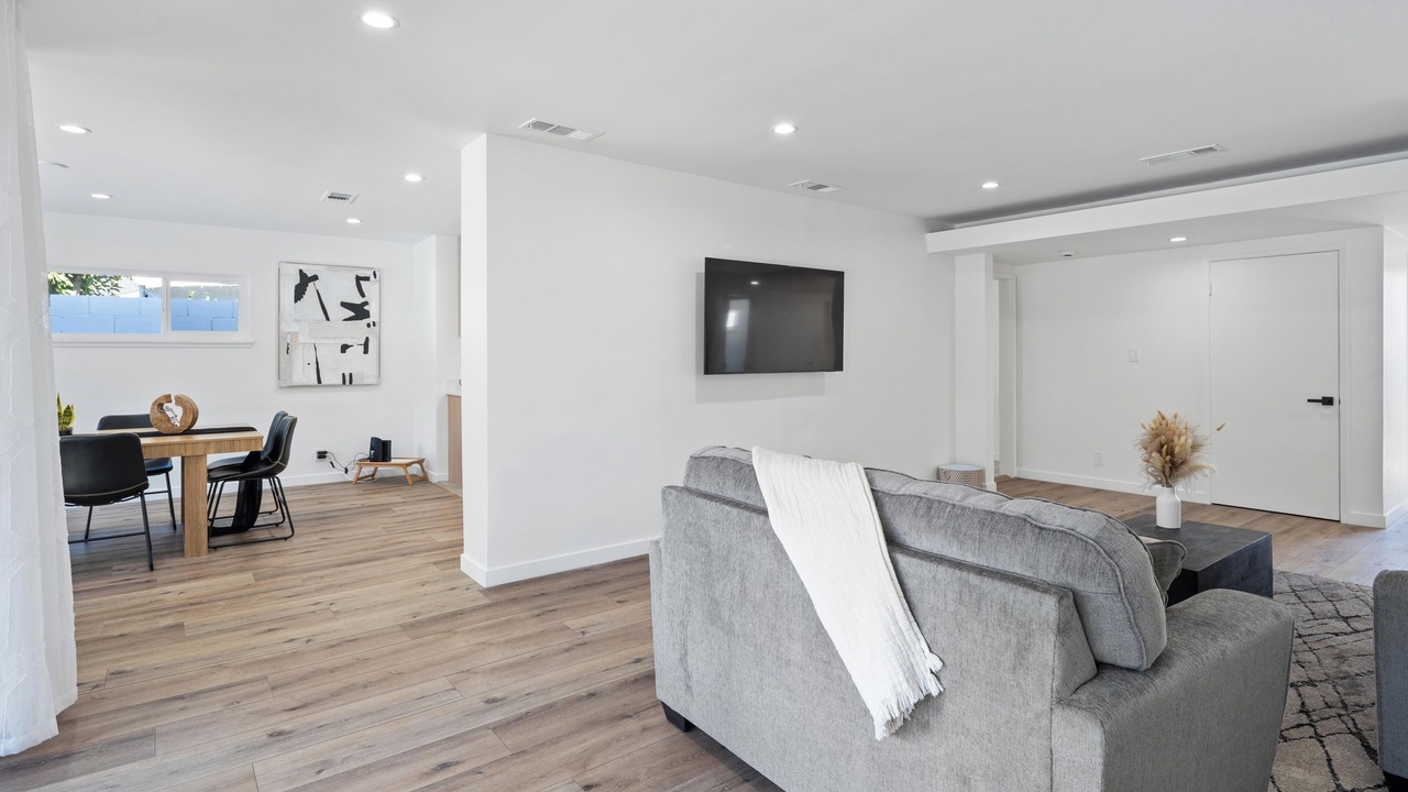 Photo of Livingroom in Valley Glen
