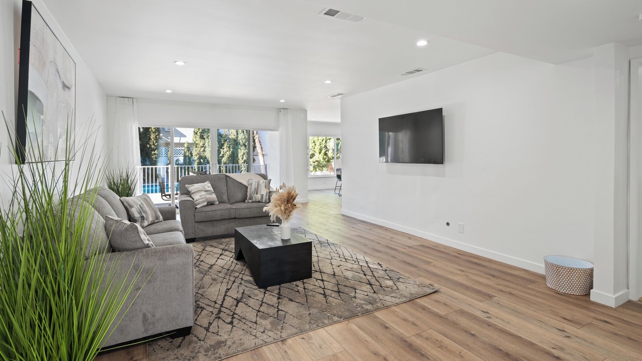 Photo of Livingroom in Valley Glen