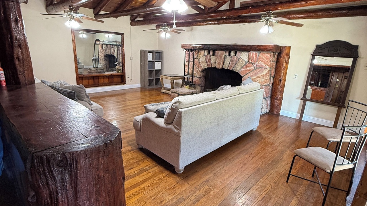 Photo of Livingroom in Roosevelt