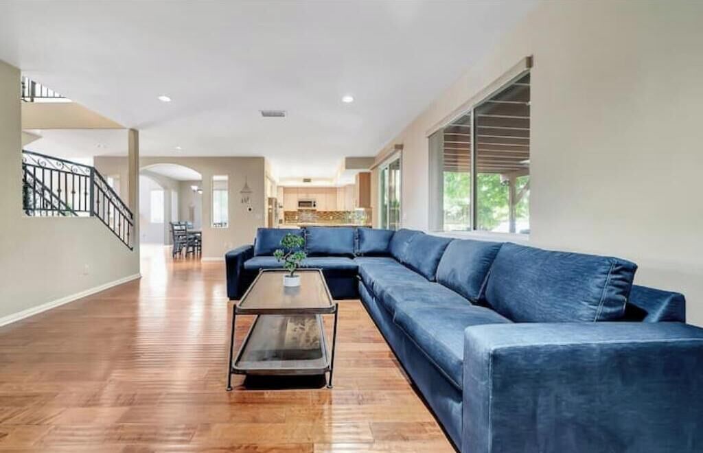 Photo of Livingroom in Tarzana