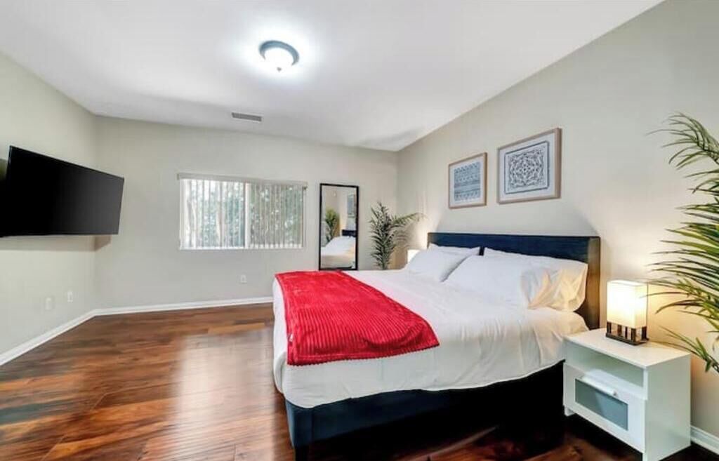 Photo of Bedroom in Tarzana