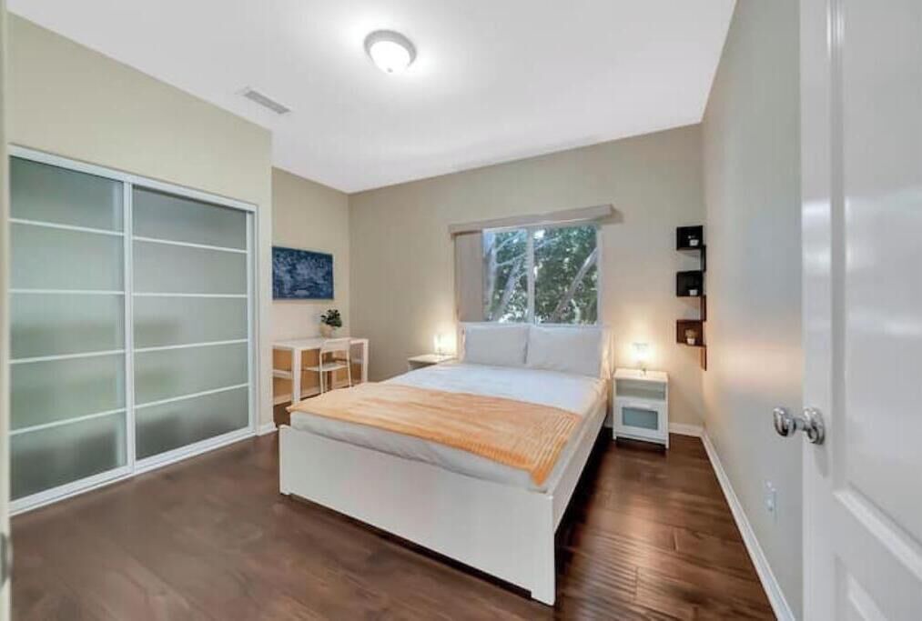 Photo of Bedroom in Tarzana