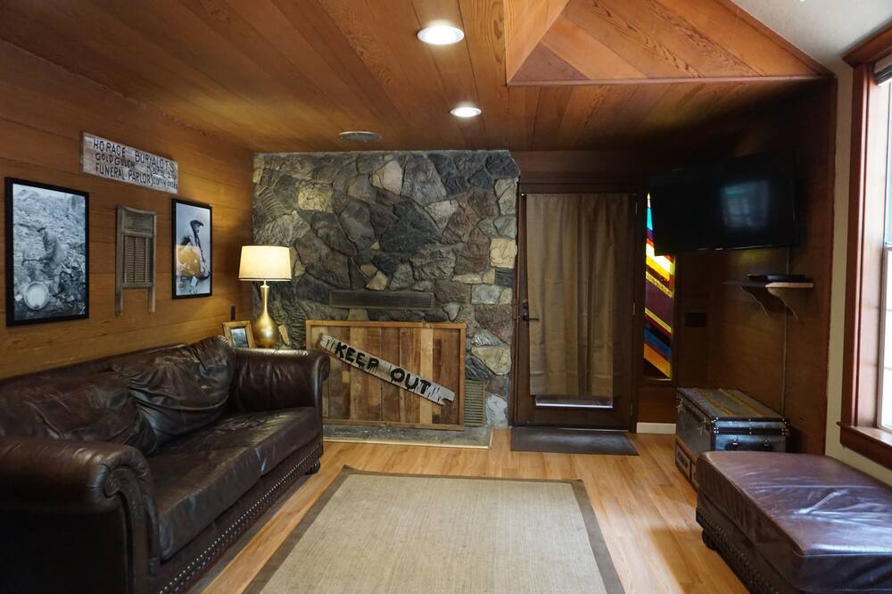 Photo of Livingroom in Shaver Lake