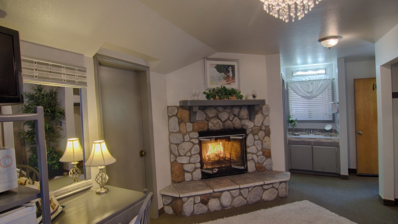 Photo of Livingroom in Crestline