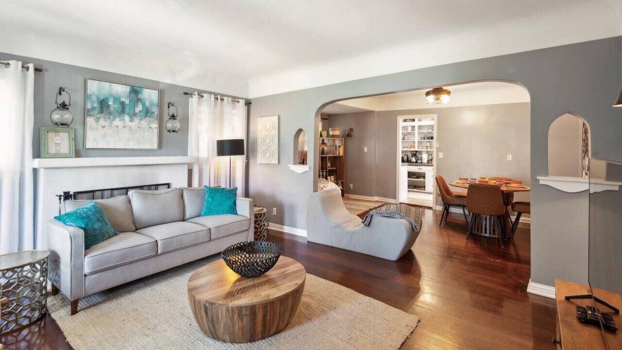 Photo of Livingroom in North Central