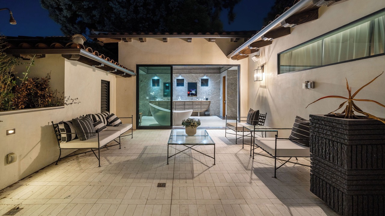 Photo of Patio Balcony in Hollywood Dell