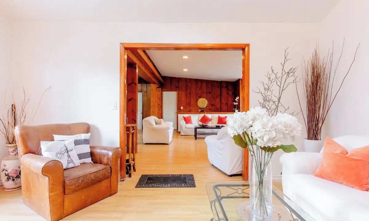 Photo of Livingroom in Shadow Hills