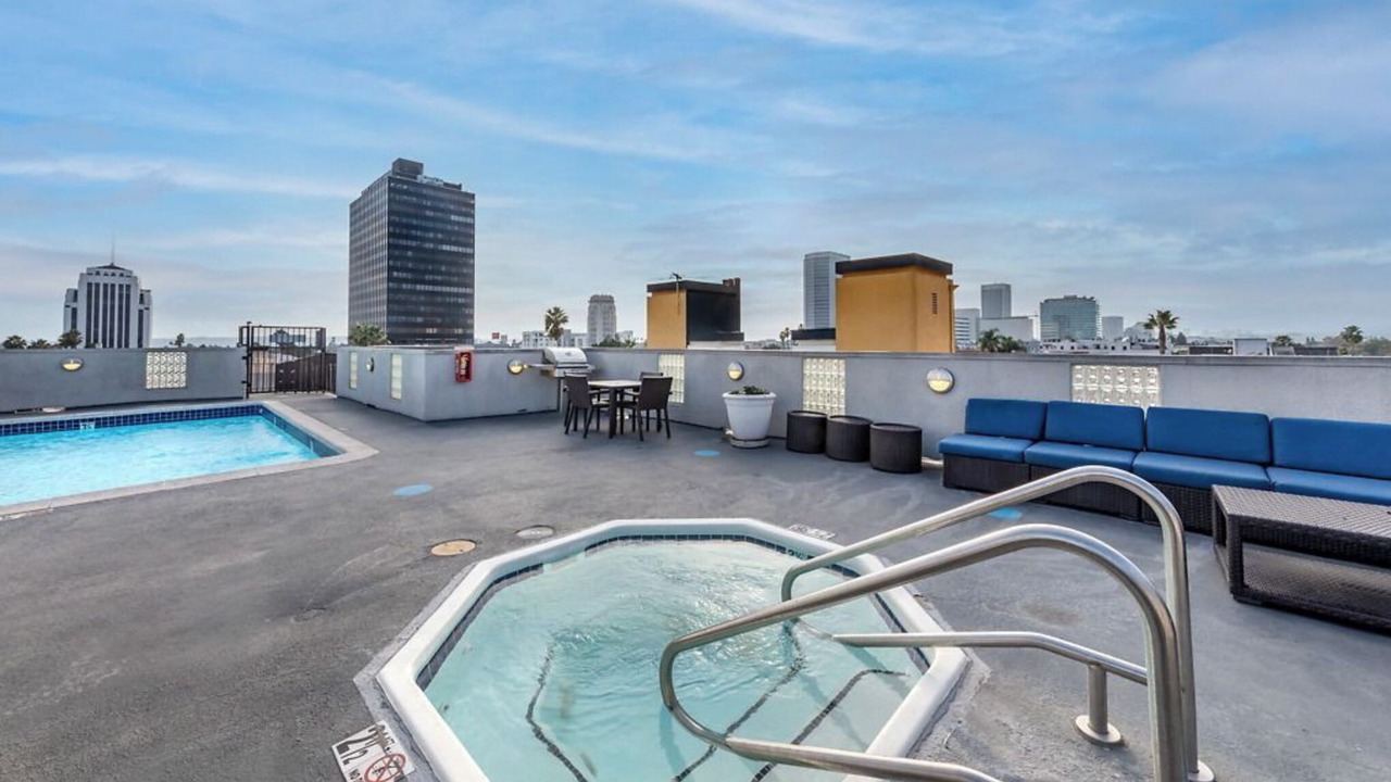 Photo of Outdoor in Miracle Mile