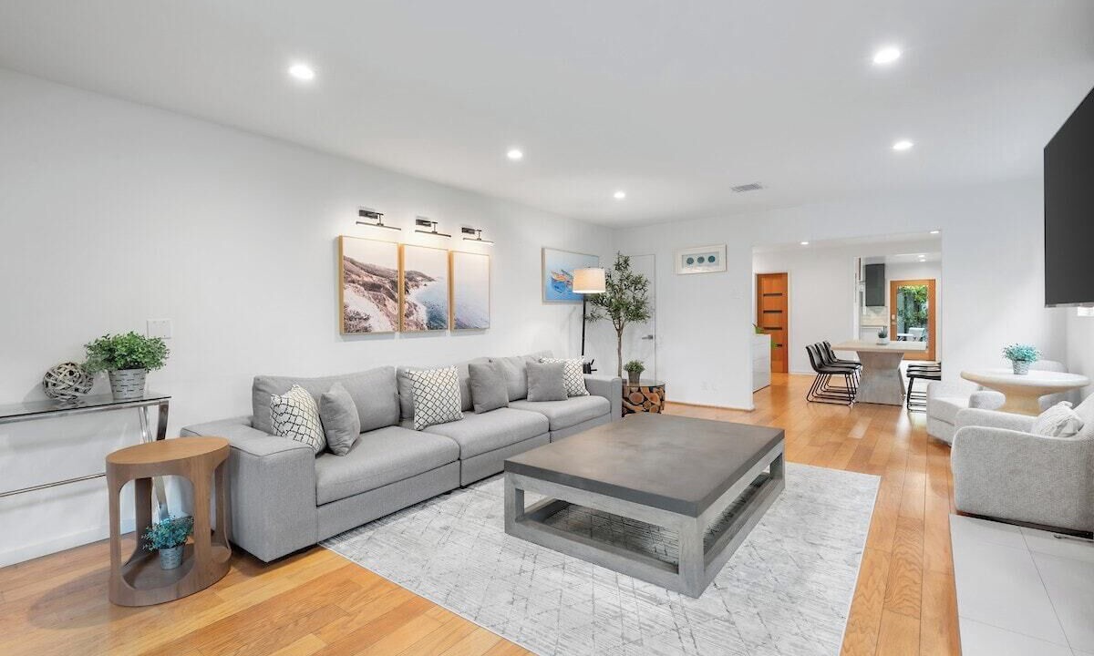 Photo of Livingroom in West Los Angeles