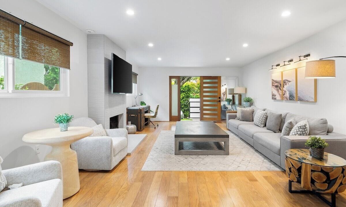 Photo of Livingroom in West Los Angeles