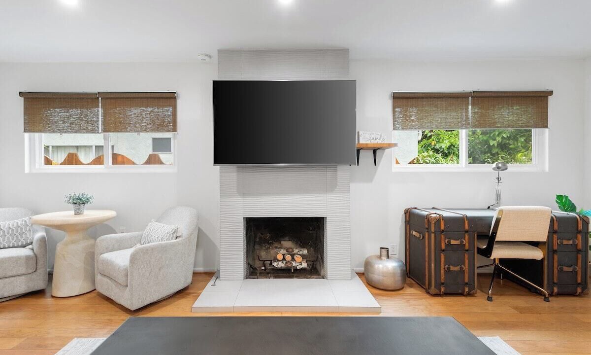 Photo of Livingroom in West Los Angeles