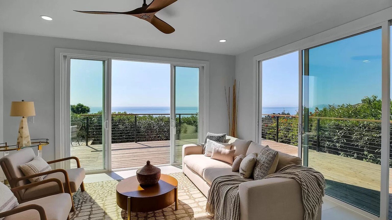 Photo of Livingroom in Summerland