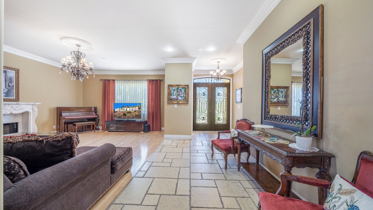 Photo of Livingroom in Burbank