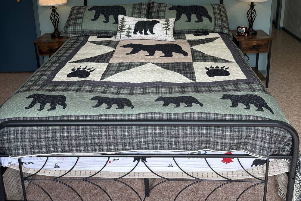 Photo of Bedroom in Weed