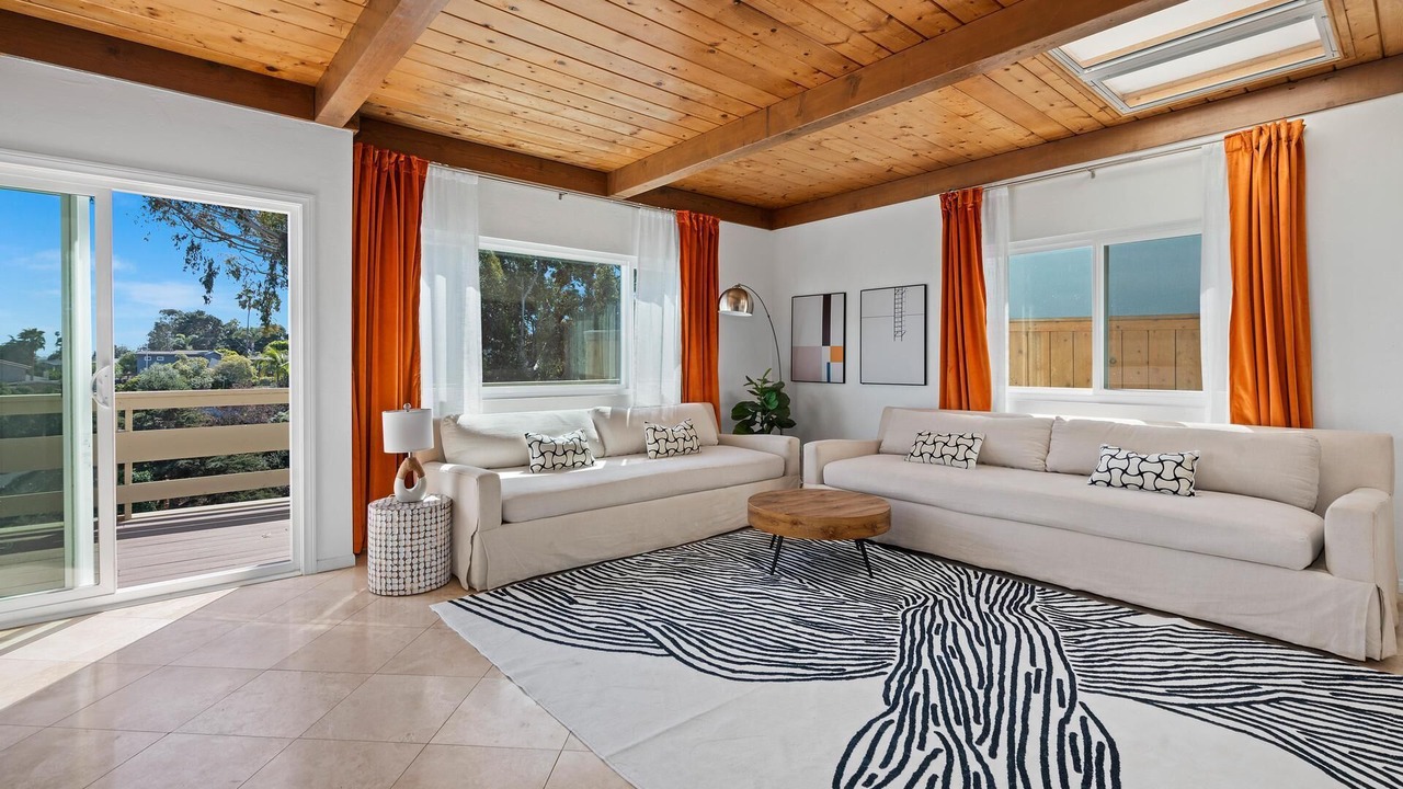 Photo of Livingroom in Loma Portal