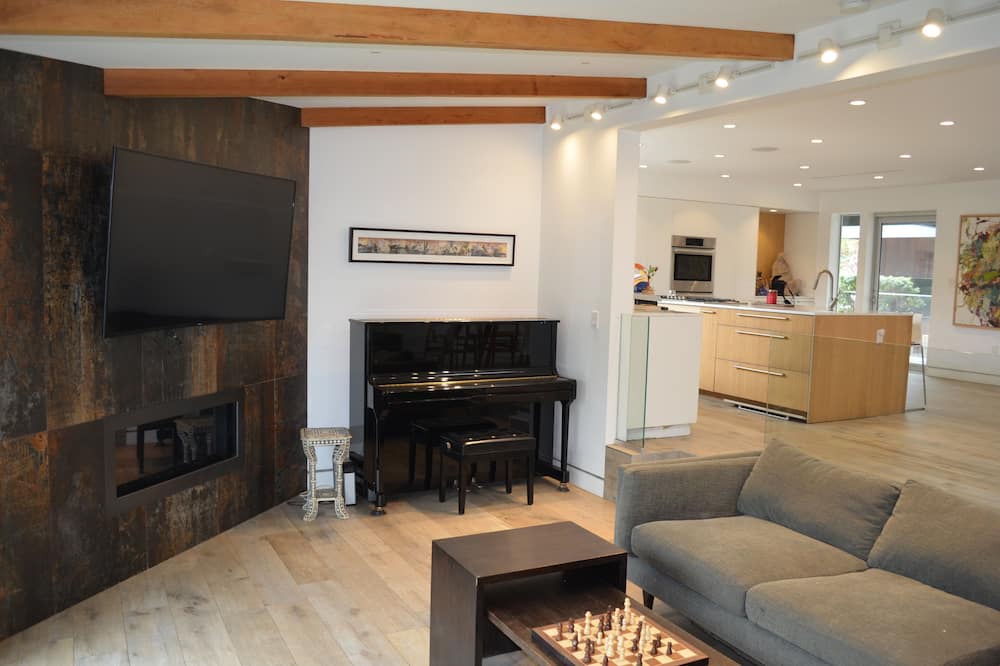 Photo of Livingroom in Mar Vista