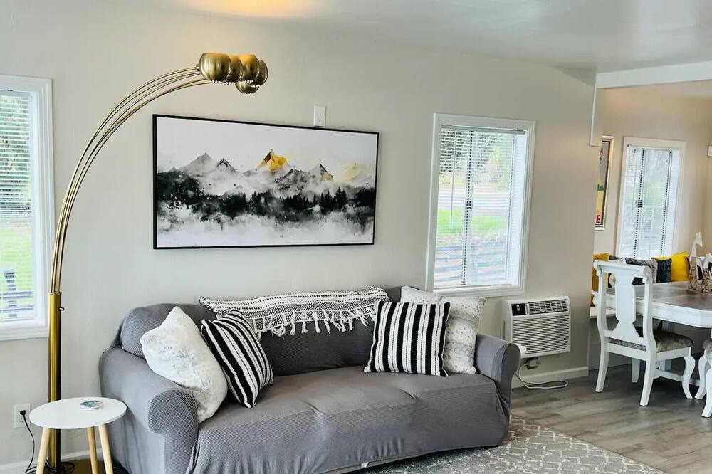 Photo of Livingroom in Lake Elsinore
