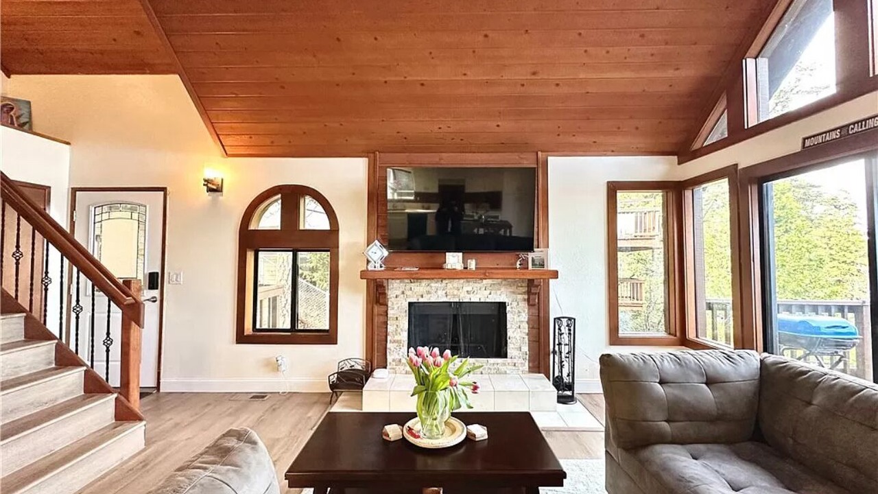 Photo of Livingroom in Crestline