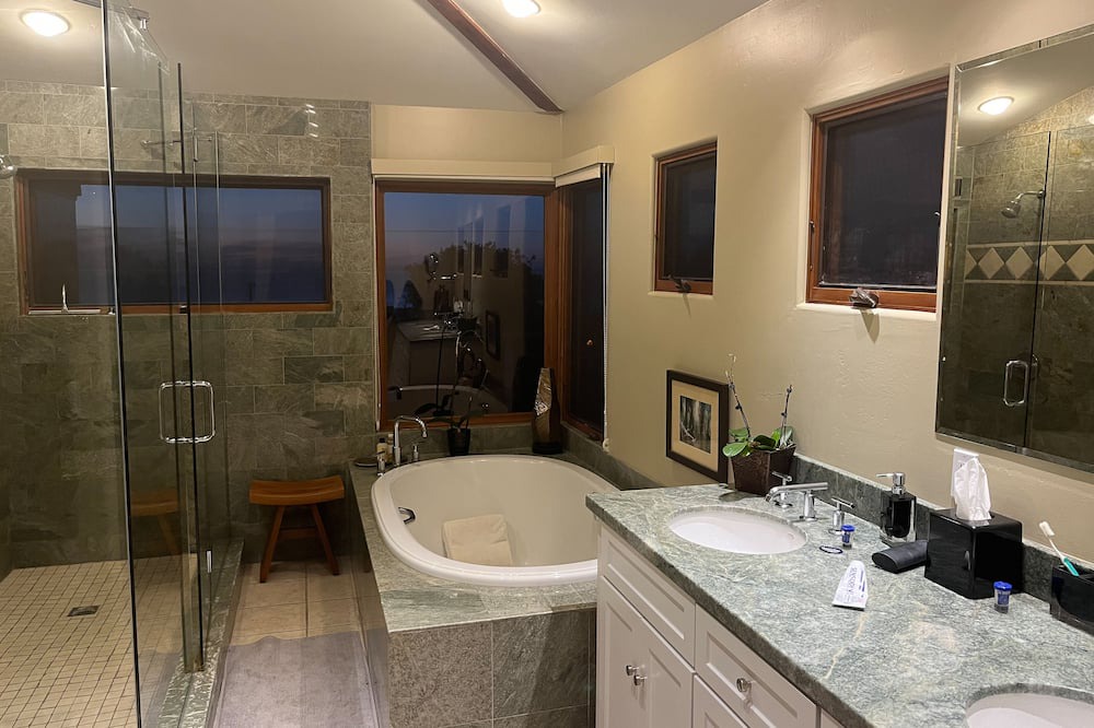 Photo of Bathroom in Sunset Cliffs