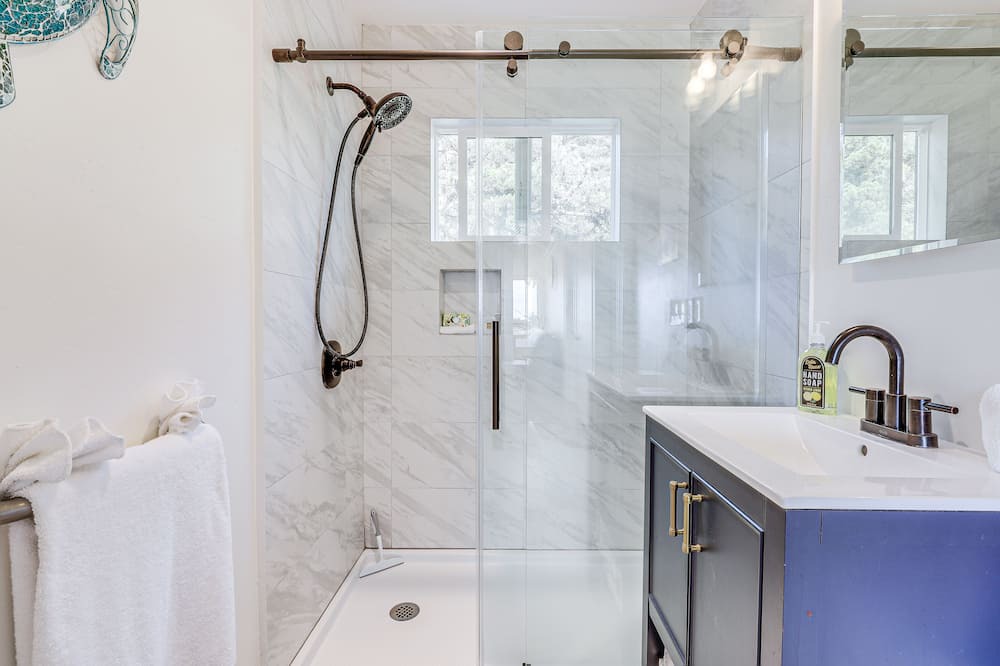 Photo of Bathroom in Timber Cove