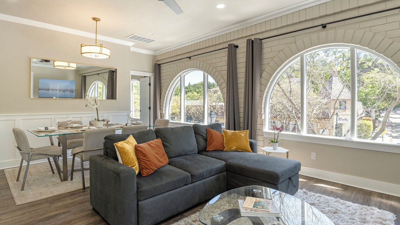 Photo of Livingroom in Saratoga